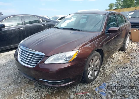 2013 Chrysler 200 Touring z USA, uszkodzony, nr VIN 1C3CCBBB8DN597443